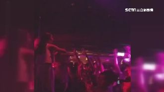 是真鈔！神秘客夜店撒錢　客人瘋搶鈔