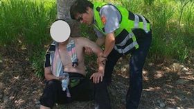 ▲男子走30公里見媽媽。（圖／翻攝自臺東縣警察局關山分局）https://www.facebook.com/ttcpb3/posts/2485252234949047