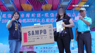 地方大媽假冒女童　上台領走路跑大獎