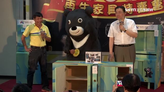 熊讚當起拍賣官　推銷柯P簽名傢俱