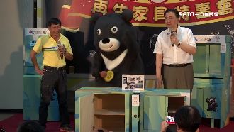 熊讚當起拍賣官　推銷柯P簽名傢俱