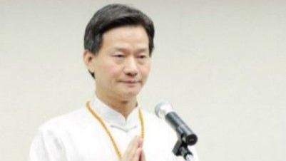 妙禪爽開千萬跑車　作家諷：人就是人
