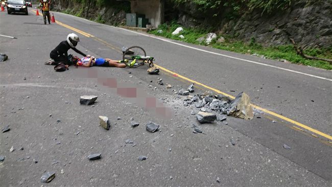 日車友遭落石擊中　台人暖赴醫院集氣