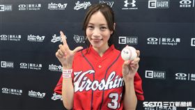 鯉魚女子來台灣開球。（圖／記者王怡翔攝）