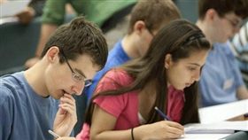 劍橋大學生（圖／取自劍橋大學臉書）