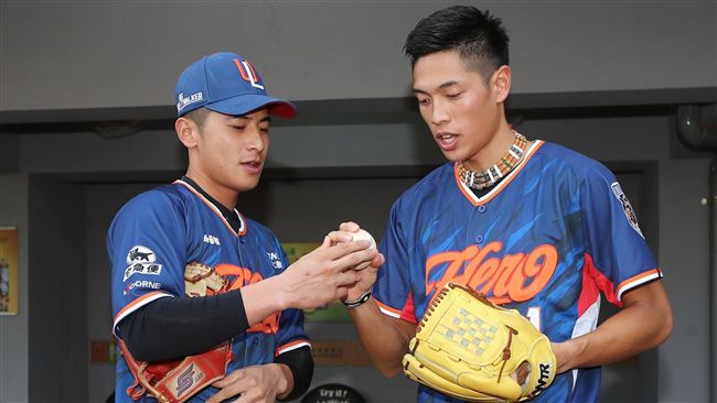 搜尋自己跑出陳傑憲　陳傑為統一開球