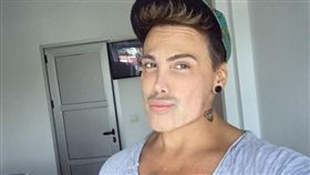 Priapism,整形,止痛藥,陰莖異常勃起症,隆鼻,麻醉,Neven Ciganovic,性慾,性行為,勃起　圖／翻攝自Meven Ciganovic IG https://goo.gl/pLNm4N