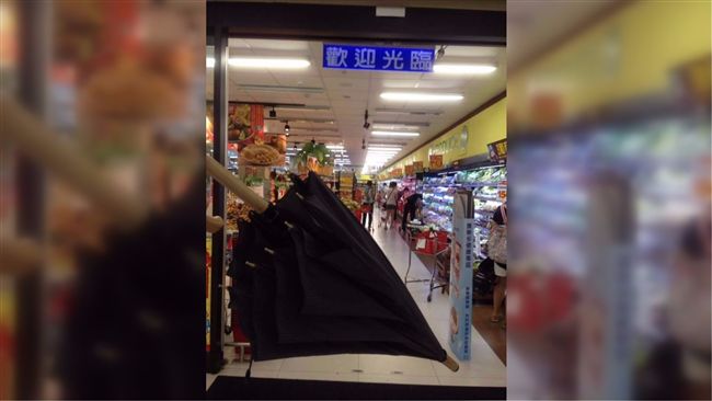 雨中暖舉一句話崩壞　網：好心被雷親