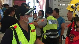 11人困電梯沒人理？業者稱電話滿線