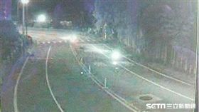 台北市山區野狗竄出猛撞　騎士閃避不及摔車亡／翻攝畫面
