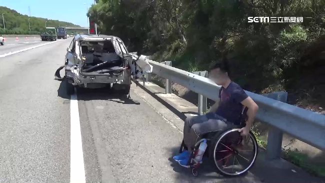 身障男國道撞工程車　組輪椅下車察看