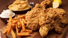 炸雞，薯條（圖／翻攝自臉書《胖老爹美式炸雞林森長安店》）