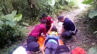 婦爬山經月眉景觀瀑布　失足墜山谷