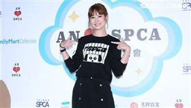 安心亞攜手防止動物虐待協會共同發聲，倡導友善對待動物虐待不再發生。