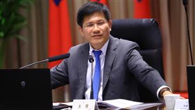 花博及東亞青奧接續登場　台中拚行銷台北世大運之後，台中花博及東亞青奧將陸續登場，台中市長林佳龍（圖）4日在市政會議中表示，將利用機會定位與行銷台中，讓台中走出去，世界走進台灣。中央社記者郝雪卿攝　106年9月4日