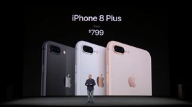 iPhone 8 Plus 翻攝影片　蘋果