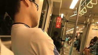 獨／北捷現狼蹤！噁男專挑大奶妹襲胸