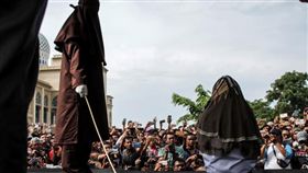 印尼,亞齊特區,Aceh,鞭刑（圖／翻攝自視覺中國）