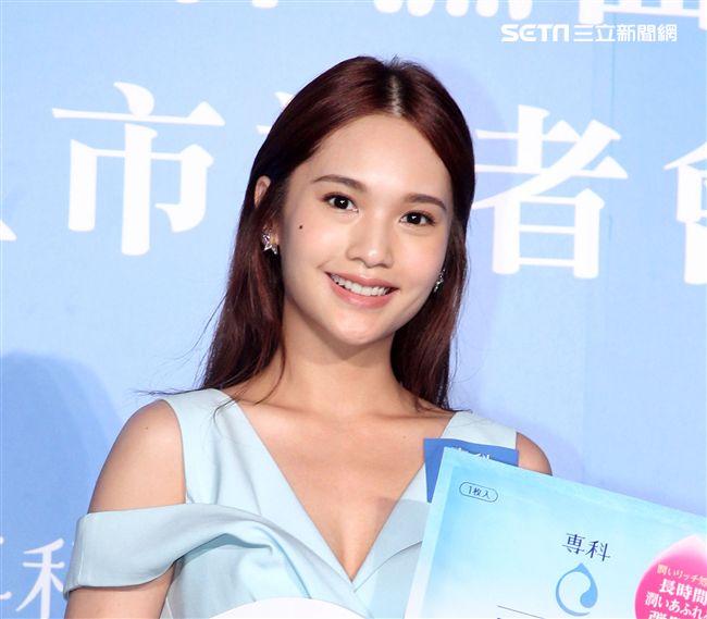 楊丞琳素顏出席記者會沒再怕。（記者邱榮吉/攝影）