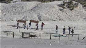 義大利,索爾法塔拉火山,Solfatara Volcano,意外（圖／翻攝自騰訊新聞）