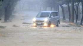 台灣漁船受困宮谷_http://www.okinawatimes.co.jp/articles/gallery/142159?ph=2