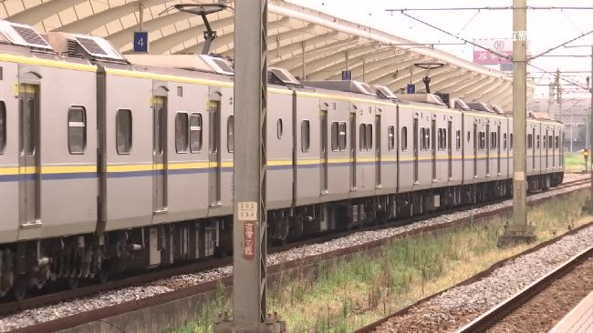 他持火車票坐票不讓位　遭女同學白眼