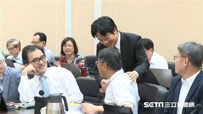 行動表支持　柯罕見現身行政院會