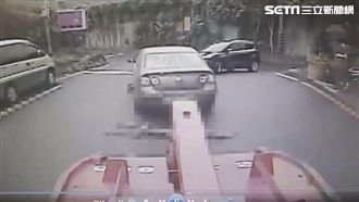 安全勾鬆脫　拖車上演驚魂記！