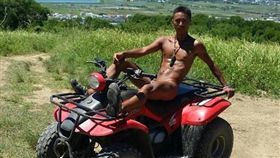 男子蔣誼劭全裸騎機車環島，宣揚「全裸合法化」_蔣誼劭臉書