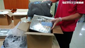航警局與海關開箱查驗貨物，赫見2大塊6公斤重的大麻花磚，還用慈濟環保毯包住，警方循線前往花蓮逮捕收件人，意即許聖梅潑漆案主嫌巫思緯，訊後依毒品罪送辦（翻攝畫面）