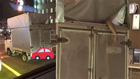 16:9
日本也鬼門開？前方卡車車頂「軟弱手下垂」　網友拍照嚇傻
圖／翻攝自_t3k2r3_ Twitter
https://twitter.com/_t3k2r3_/status/906467732266262529