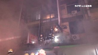 章魚燒店「自燃」　濃煙吞噬整棟民宅