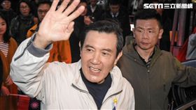 元旦升旗典禮，前總統馬英九低調於場外升旗 圖／記者林敬旻攝