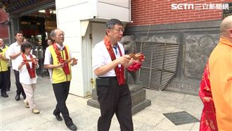 柯P赴關渡宮還願　開葷第一餐吃這些