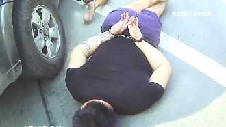 朋友要我快跑！毒犯開贓車拒檢撞警