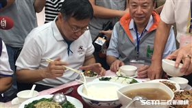 柯文哲開葷後老人共餐 依舊吃素 盧冠妃攝