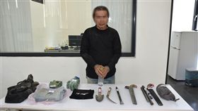 陳姓男子鬼月盜鹿港第12公墓被逮,盜墓,墳墓,公墓（圖／翻攝畫面）