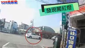 TCPB局長室,闖紅燈,送醫,孩子,攔查,警笛,警察,暖心,員警
（圖／翻攝自YouTube）