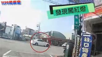 因小孩受傷闖紅燈　暖警見狀急幫開道