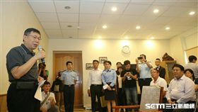 柯文哲八德路退舍看榮民 北市府提供