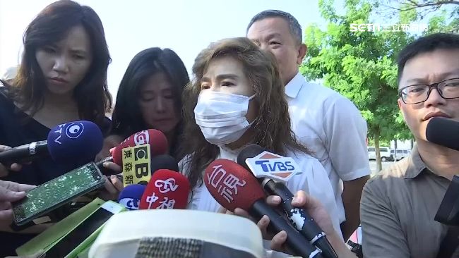 阿羅哈女董赴殯儀館　慰問家屬頻遭拒