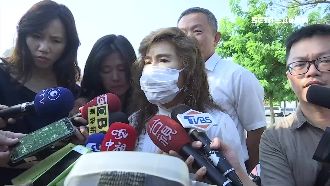 阿羅哈女董赴殯儀館　慰問家屬頻遭拒