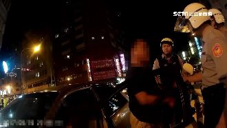 大燈故障遭盤查　無照男飆罵警遭移送
