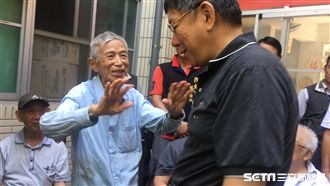 共餐互動少！榮民誤把柯當郝龍斌