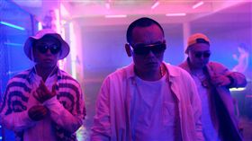 《沒你我沒差》拍到靈異橋段就斷電。（圖／混血兒娛樂提供）