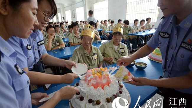 2百女囚過生日　9旬老婦首次吃蛋糕