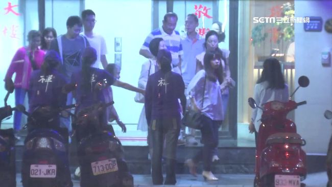 紫衣信徒擠爆聚會所　歡呼聲遭爆擾民