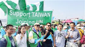 立委聲援台灣加入聯合國遊行聯大總辯論登場前，台灣人在紐約入聯遊行，聯合國協進會理事長蔡明憲、民進黨籍立委張宏陸、余宛如及時代力量立委徐永明等到場聲援。中央社記者黃兆平紐約攝　106年9月17日