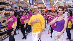 快閃尬舞　任爸洩最幸福就是：能做愛...做的事