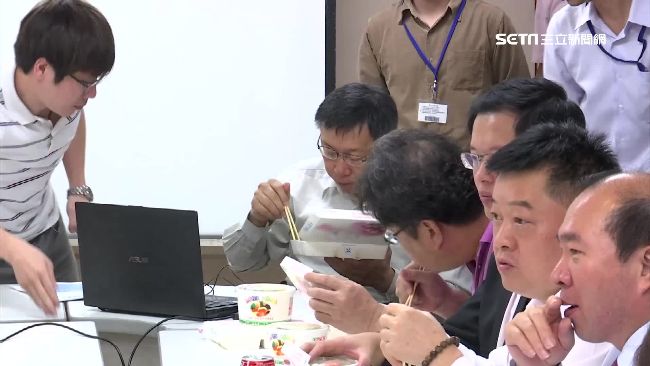 便當會屢遭婉拒！柯淡定沒差